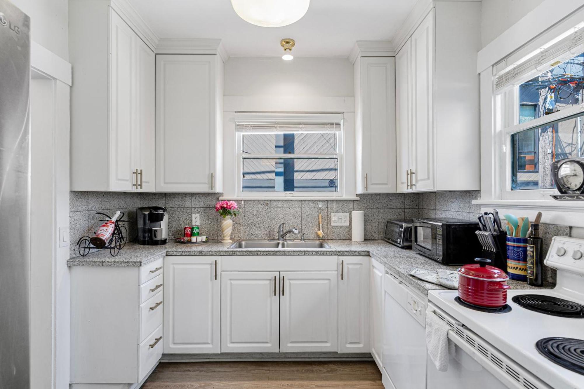 Vintage 3 Bedroom Home In Prime Eastlake Seattle With Private Parking Luaran gambar
