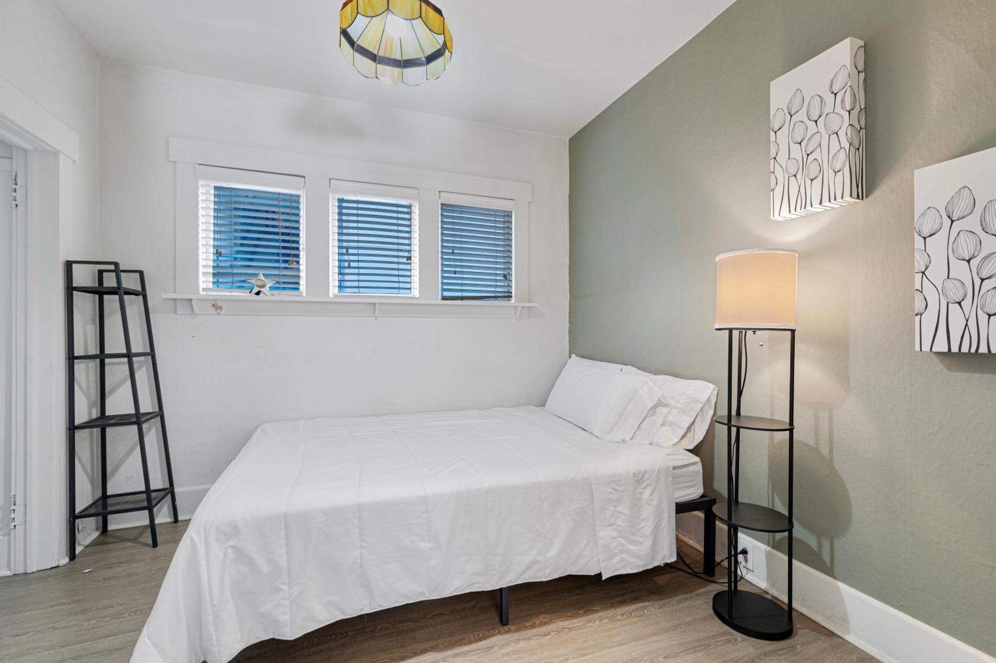 Vintage 3 Bedroom Home In Prime Eastlake Seattle With Private Parking Luaran gambar